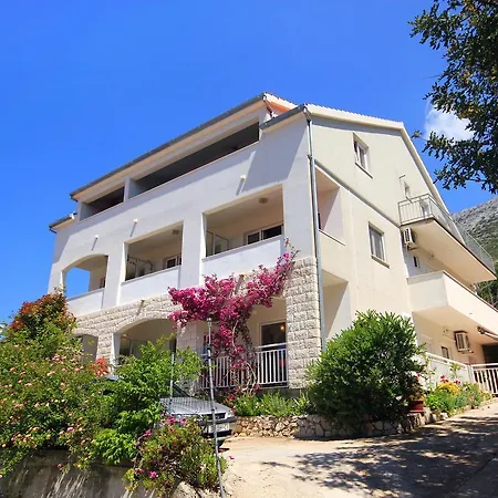 - Perna 4541a Apartament *